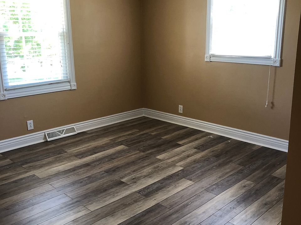 1st image of 300 Skyline Dr