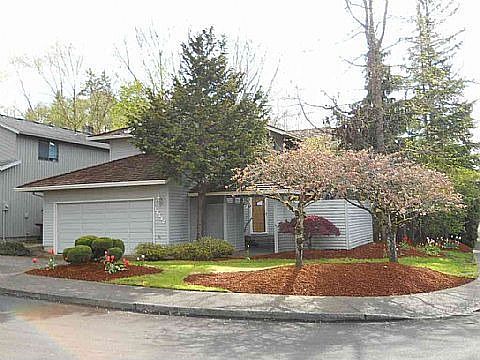 2nd image of 16590 SW Woodcrest Ave