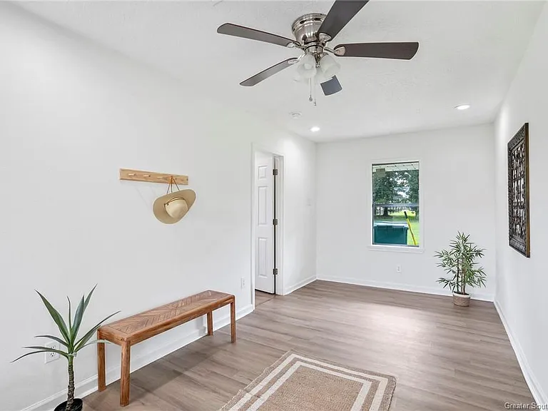 325 Quelqueshue St — Photo 2