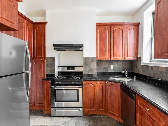 4th image of 667A 5th Ave #1