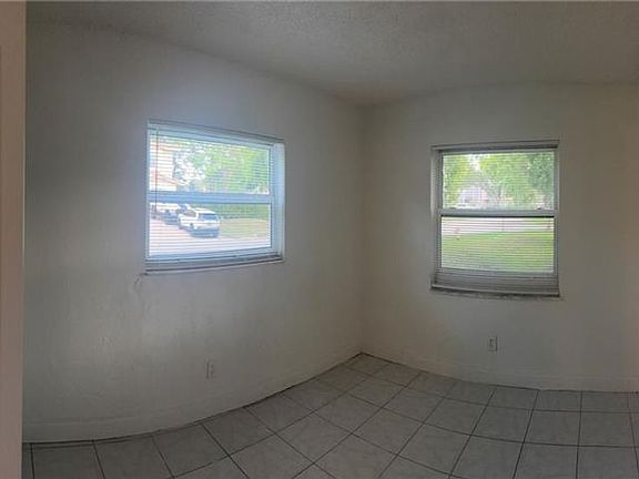 5th image of 11501 NW 44th St