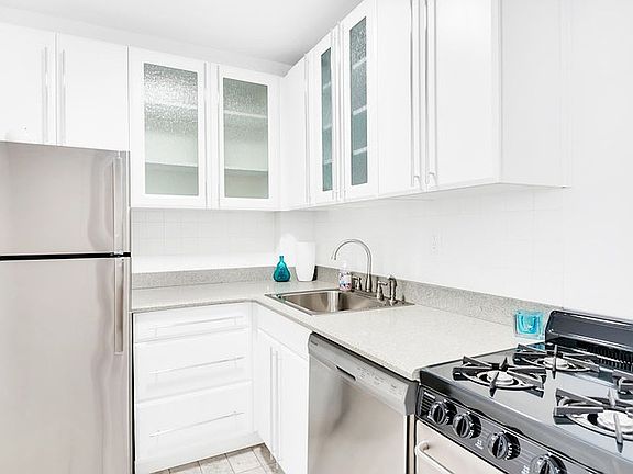 3rd image of 520 E 72nd St APT 8K