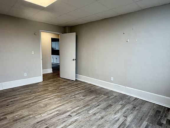 5th image of 102 Delaware Ave