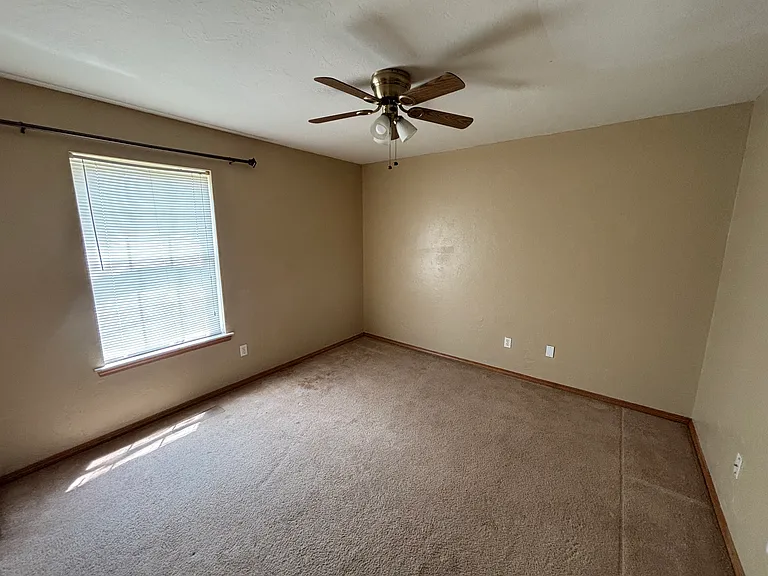 102 W Husband Ct — Photo 8
