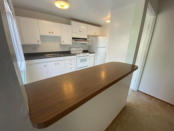 3rd image of 116 Locksley Ave #4