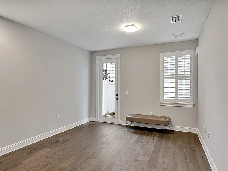 3215 W De Leon St #5 — Photo 3