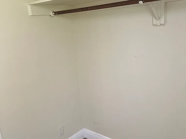 615 NE 8th St #10 — Photo 7