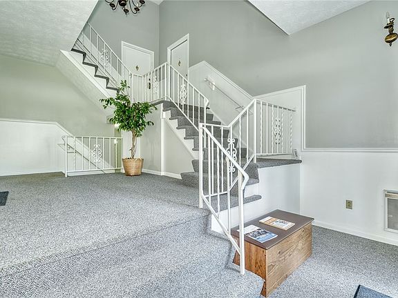 4th image of 24 Colonial Pkwy APT B