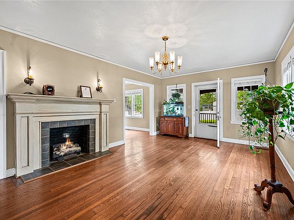 5th image of 709 W Main St