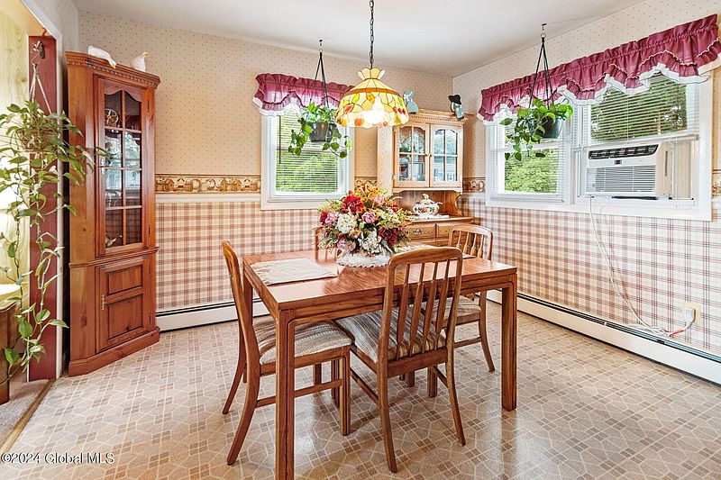 5th image of 15 Pershing Drive