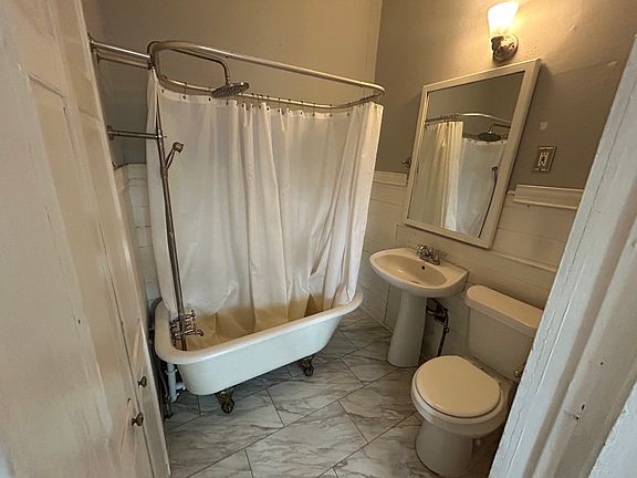 5th image of 517 W Mulberry Ave #A