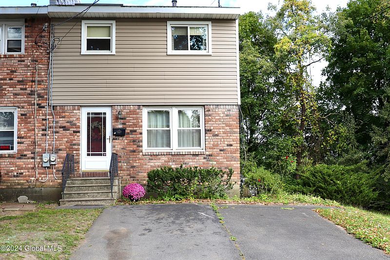 2nd image of 43 Garland Court