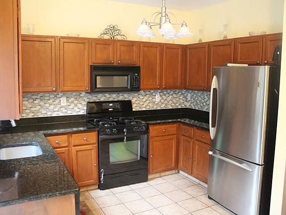 5th image of 21 Meadow Ln