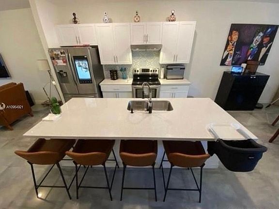 5th image of 2825 SW 17th Ave #2825