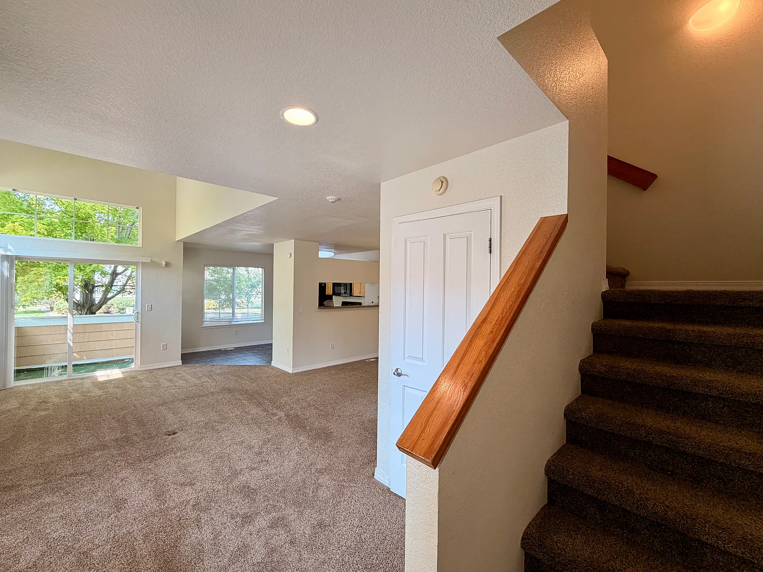 2 bed, 1.5 bath, 1746 sqft, $2,150 — Photo 2