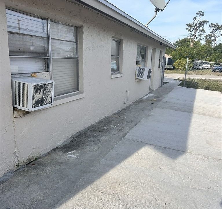 1st image of 5620/5622 8th Ave