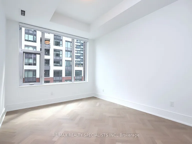 455 Wellington St W #704 — Photo 29