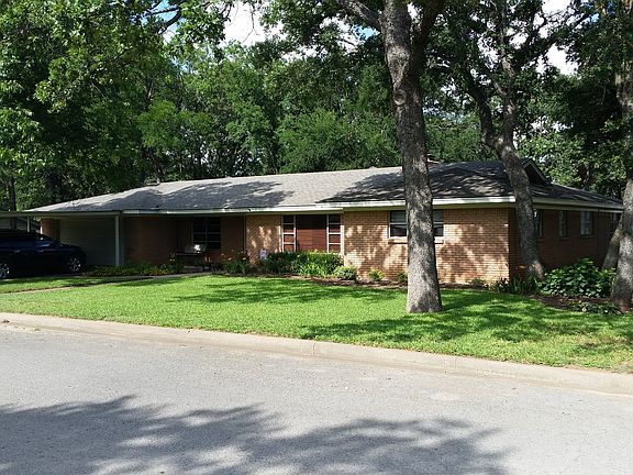 3rd image of 502 Austin Dr