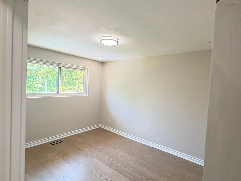 56 Stonehenge Cres — Photo 11