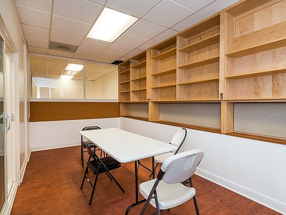 2nd image of 2627 Lombard St