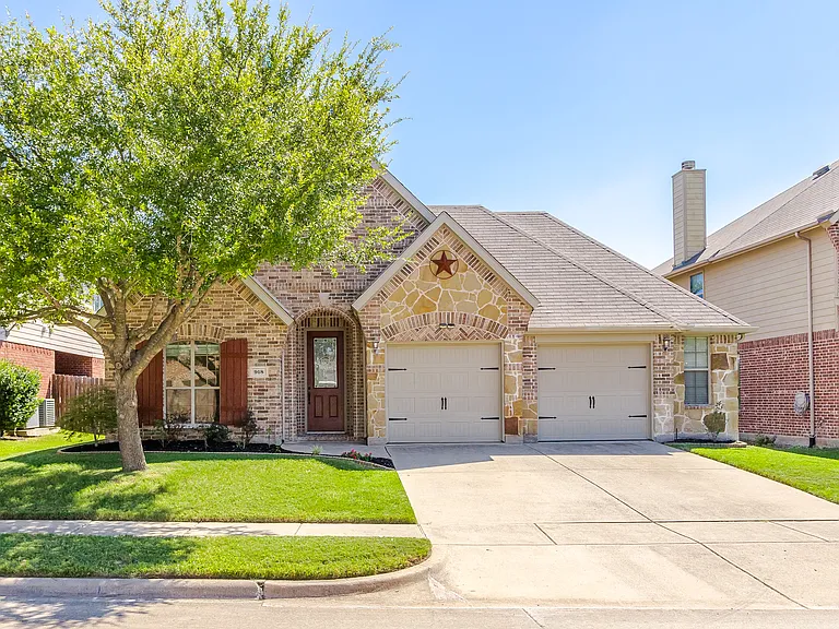 918 Mangrove Dr — Photo 3
