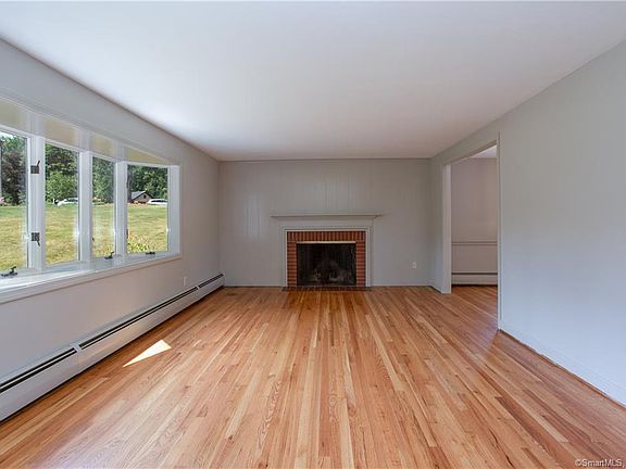 3rd image of 113 Marilyn Dr