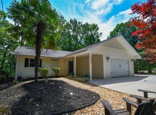 6554 Cox Dr, Flowery Branch, GA 30542
