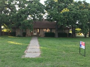 405 E Mesquite St, Nocona, TX 76255