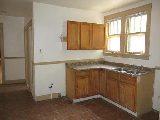 3rd image of 3638 S Euclid Ave