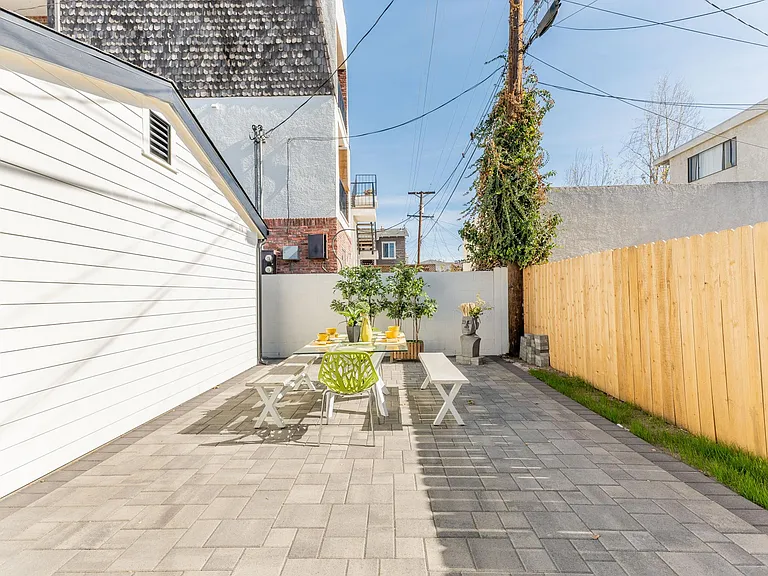 526 W Doran St — Photo 26