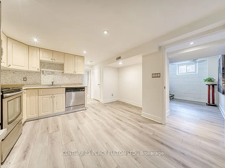36 Merryfield Dr — Photo 10