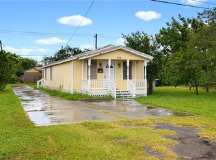 413 E Fulton St, Sinton, TX 78387