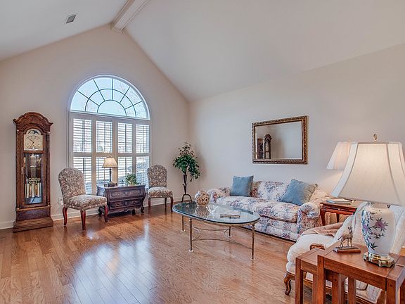 5th image of 7055 Sunrise Cir