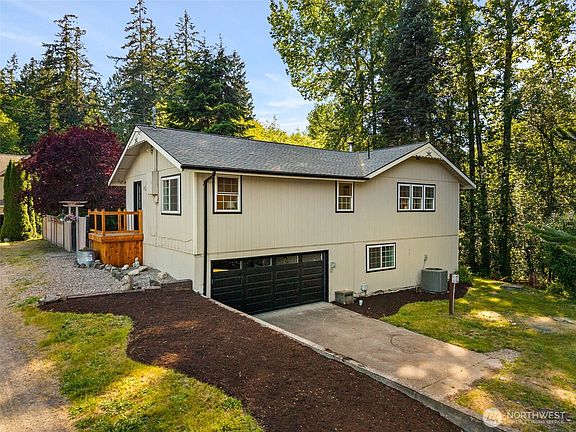 3rd image of 395 NW Blomster Way