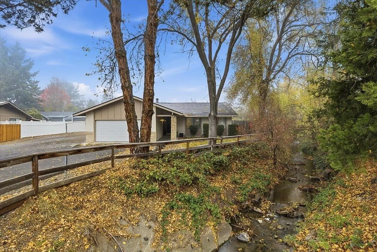 2613 Siskiyou Blvd photo 1