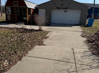 71285-5 Points Rd, Edwardsburg, MI 49112