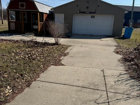 71285-5 Points Rd, Edwardsburg, MI 49112