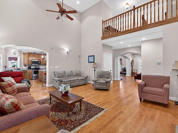 3rd image of 171 Black Forest Dr