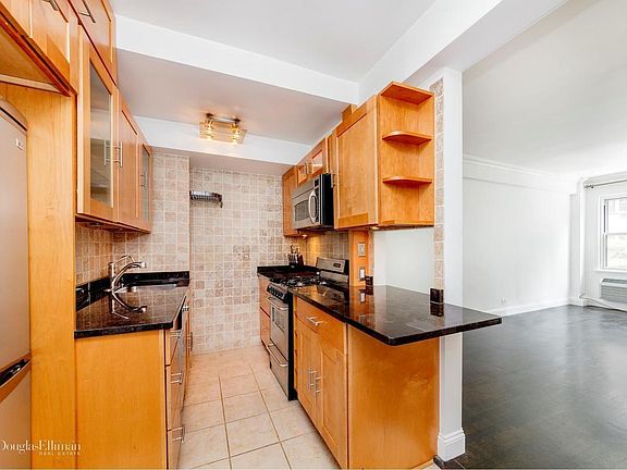 2nd image of 288 Lexington Ave APT 2B