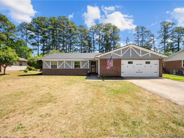 211 Wintergreen Dr, Fayetteville, NC 28314