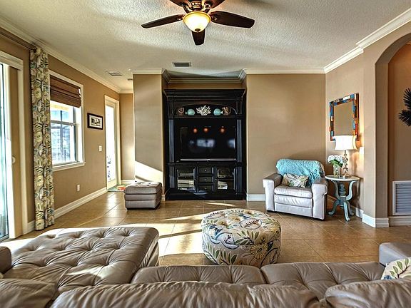 2nd image of 3068 Lamanga Dr