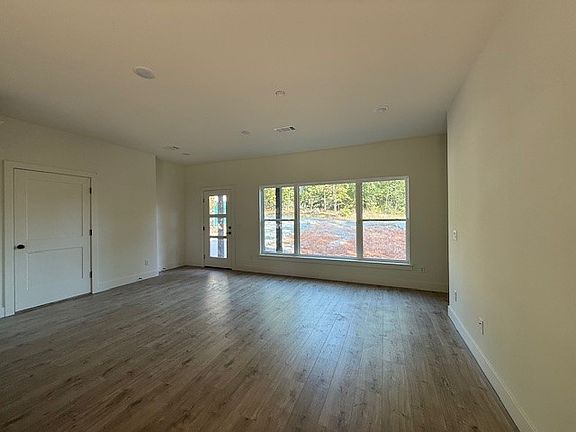 2nd image of 6 Swinbrook Ln