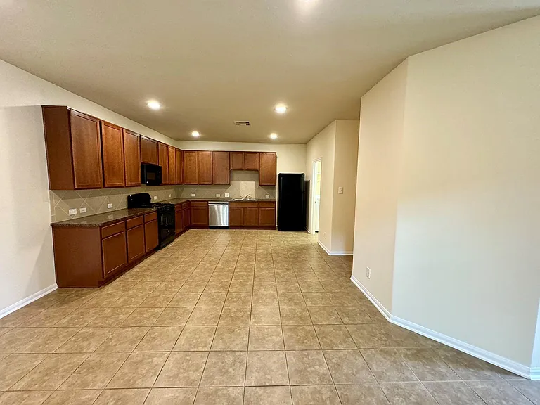 8230 Polaris Point Ln — Photo 4