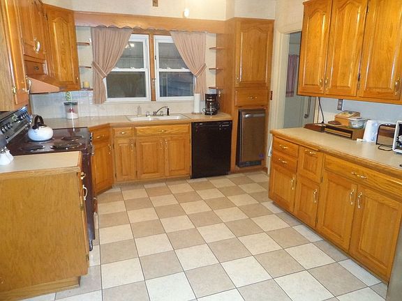 4th image of 63 Monterey Ave