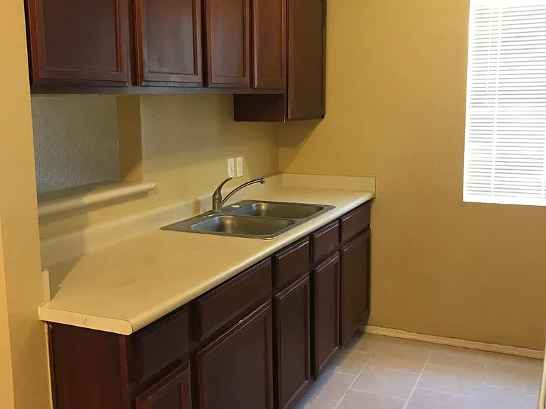 1805 Jean Louise St — Photo 3