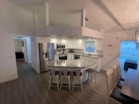 2nd image of 1210 NE Juanita Pl