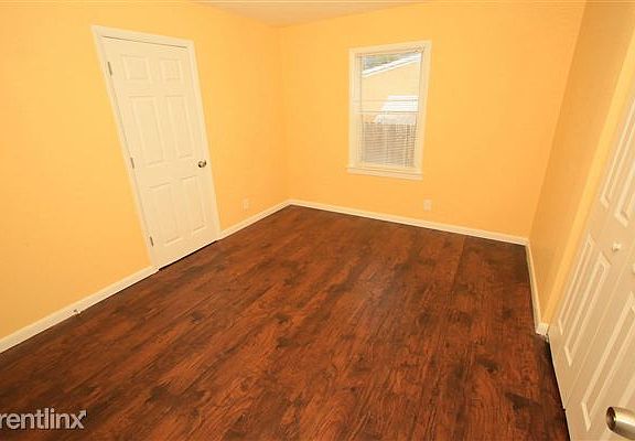 3rd image of 807 32nd St