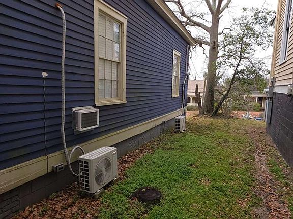 5th image of 975 Maple St