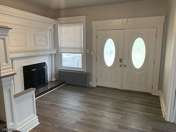 3rd image of 15 Rossmore Pl