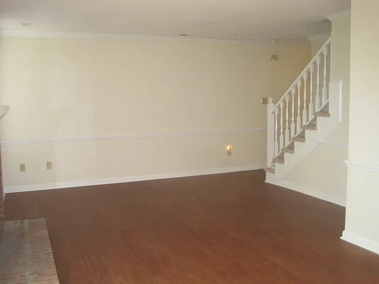 111 Charter Oaks Cir — Photo 6